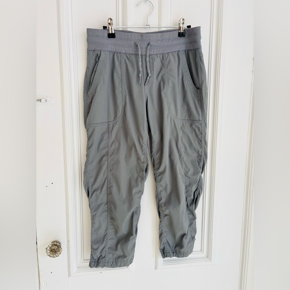 The North Face Grey Capri Pants Women’s Medium